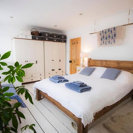 Restful And Cosy 4 Bed Home Minutes From The Beach Sandgate Exterior photo