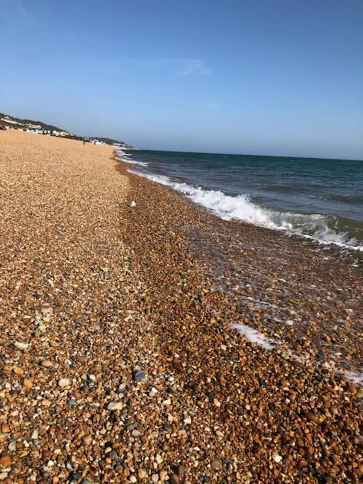 Restful And Cosy 4 Bed Home Minutes From The Beach Sandgate Exterior photo