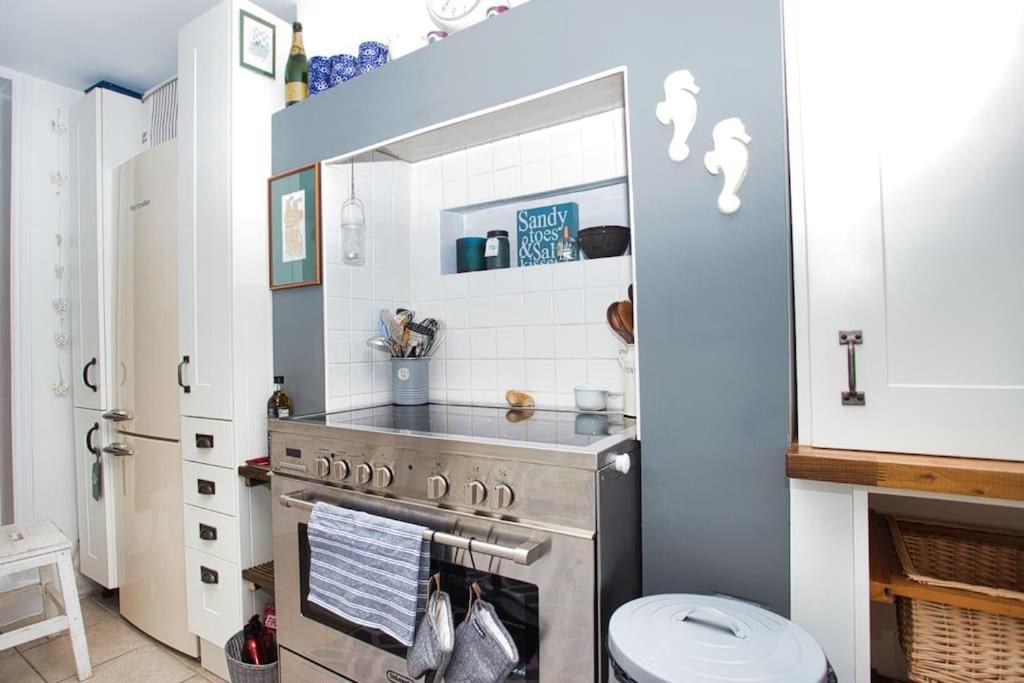 Restful And Cosy 4 Bed Home Minutes From The Beach Sandgate Exterior photo