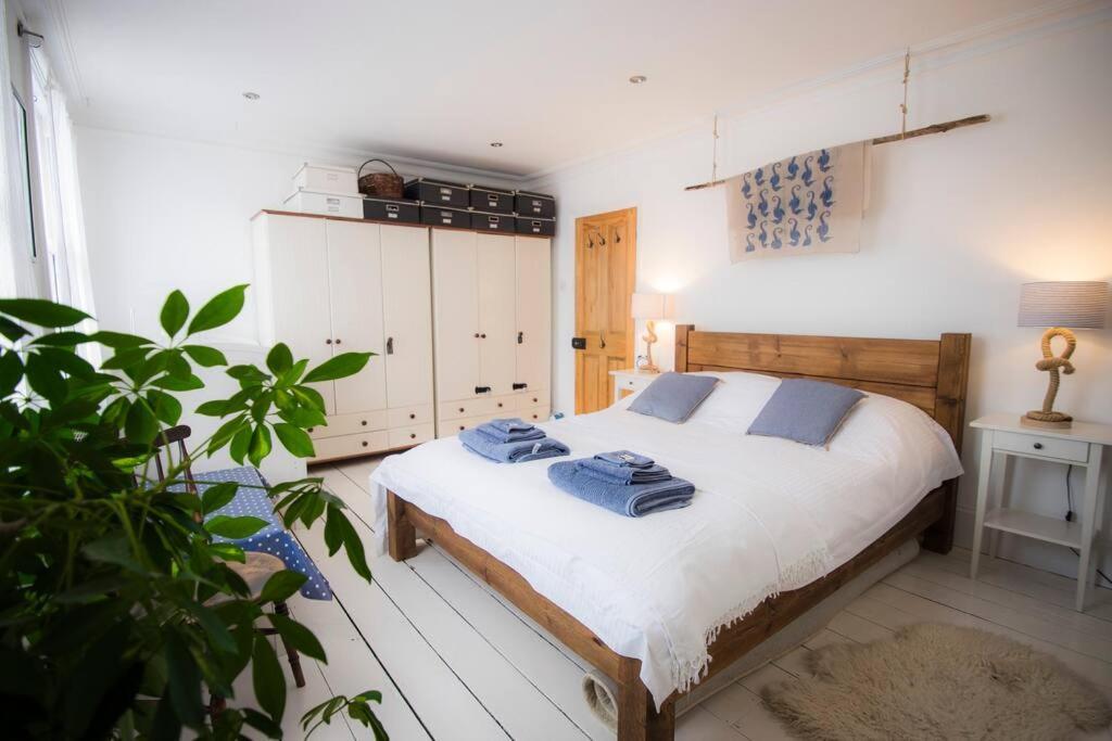 Restful And Cosy 4 Bed Home Minutes From The Beach Sandgate Exterior photo