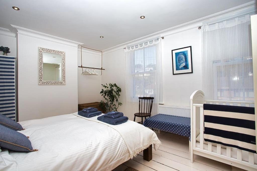 Restful And Cosy 4 Bed Home Minutes From The Beach Sandgate Exterior photo
