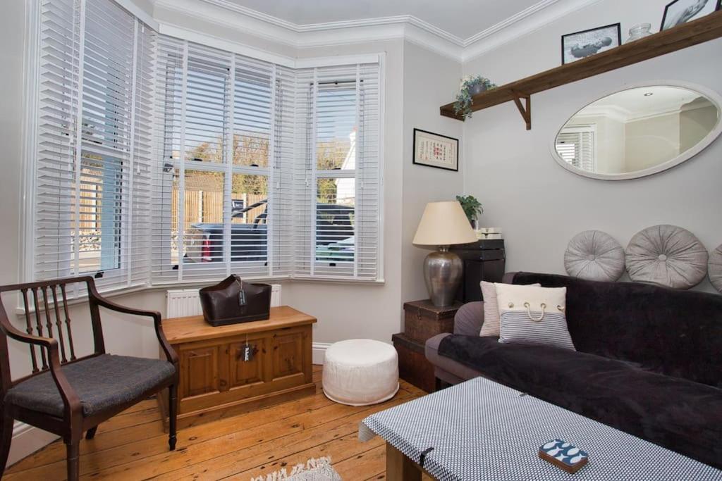 Restful And Cosy 4 Bed Home Minutes From The Beach Sandgate Exterior photo